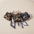 Colgante para bolso leopardo con pañuelo