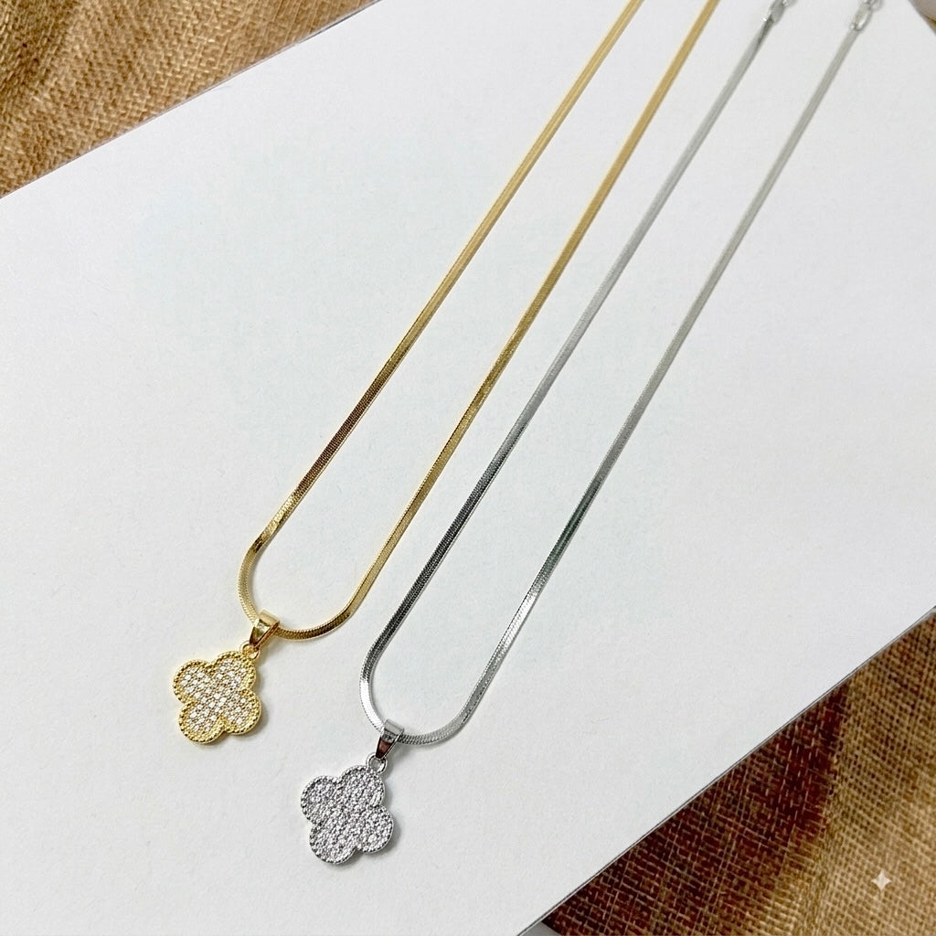 Collar Clover